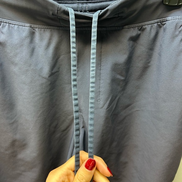 Lululemon Men’s Purple Athletic Shorts Size Medium - Picture 4 of 6